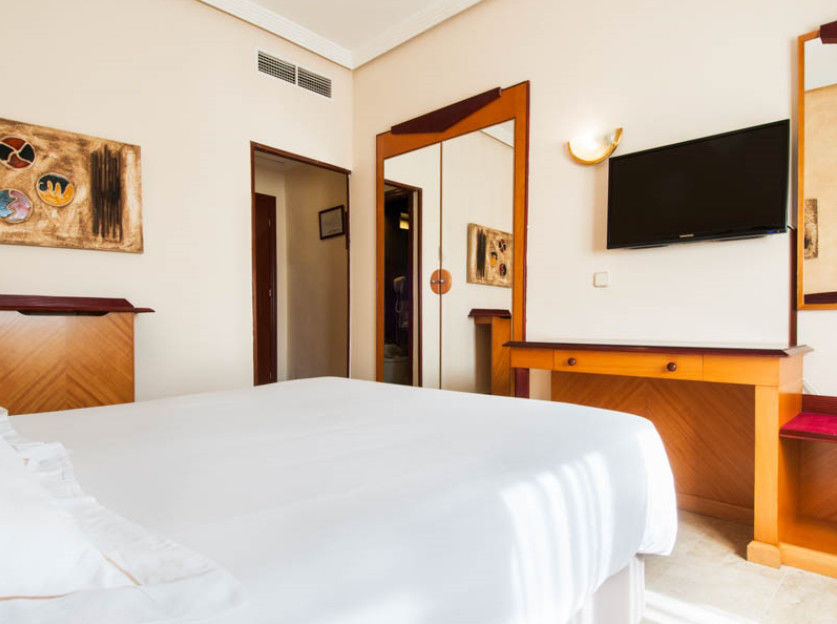 Hotel Del Val - Parking Gratuito Andujar Bagian luar foto