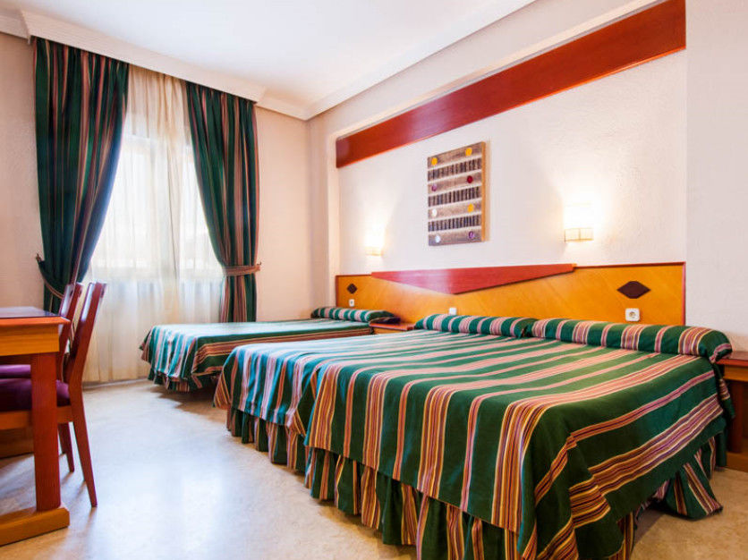 Hotel Del Val - Parking Gratuito Andujar Bagian luar foto